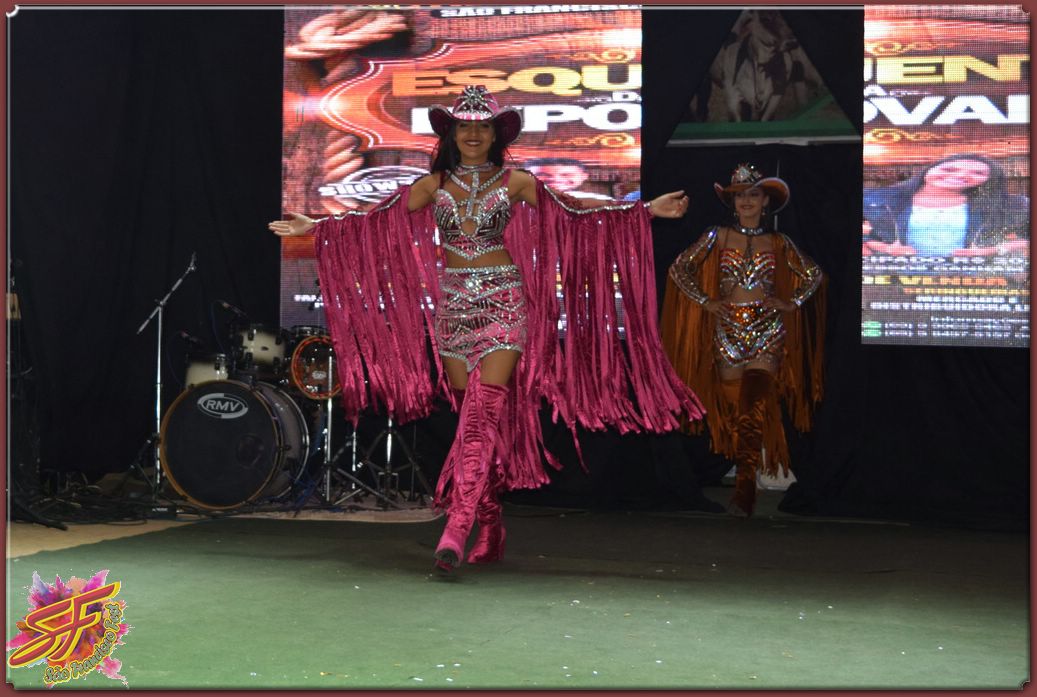 DESFILE DA RAINHA DA EXPOVALE 2019